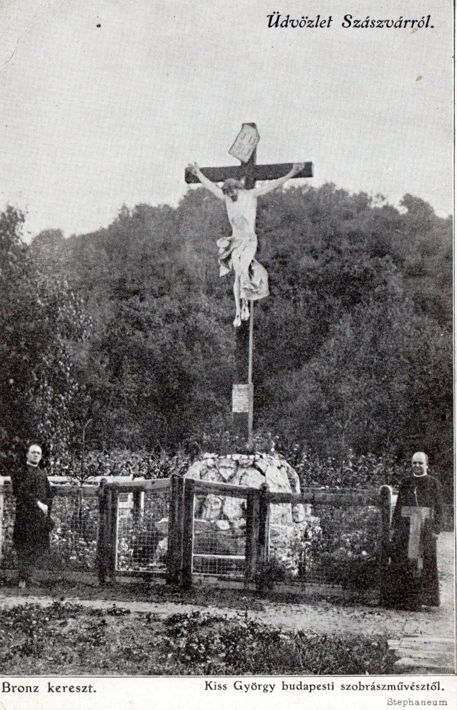 Kiss György kereszt egy képeslapon. Szabó Géza a jobb oldalán.